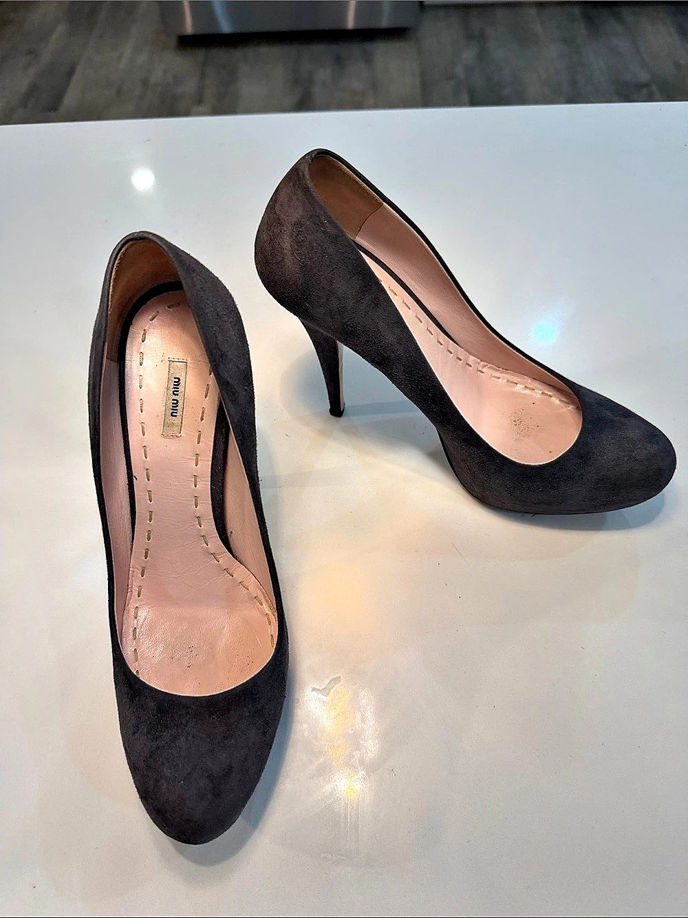 Miu Mui Suede Pumps in Black EU 38.5 🩶
